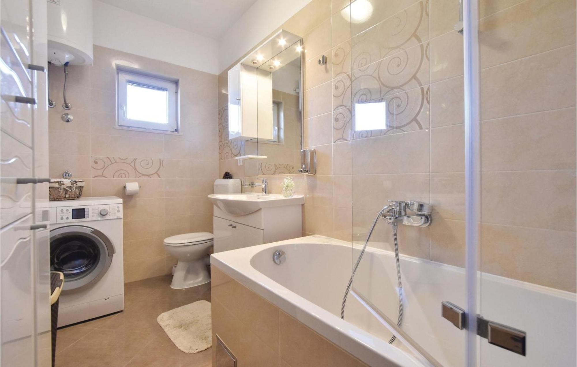 Lovely Home In Split With Jacuzzi Dış mekan fotoğraf