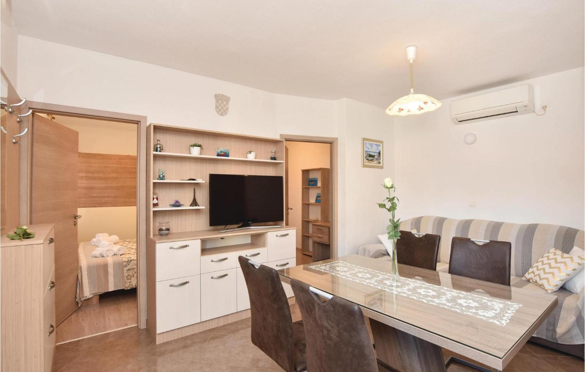 Lovely Home In Split With Jacuzzi Dış mekan fotoğraf