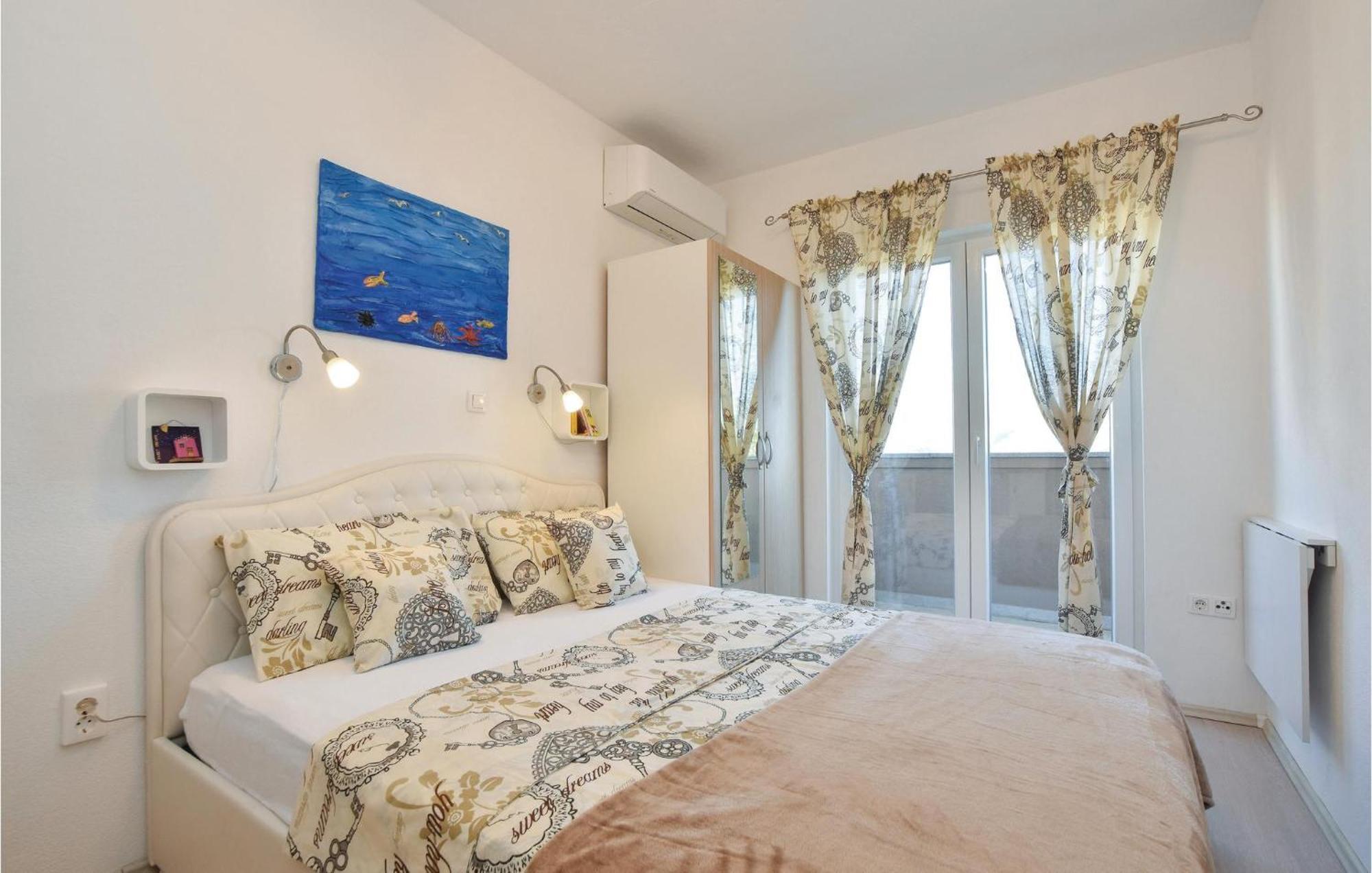 Lovely Home In Split With Jacuzzi Dış mekan fotoğraf