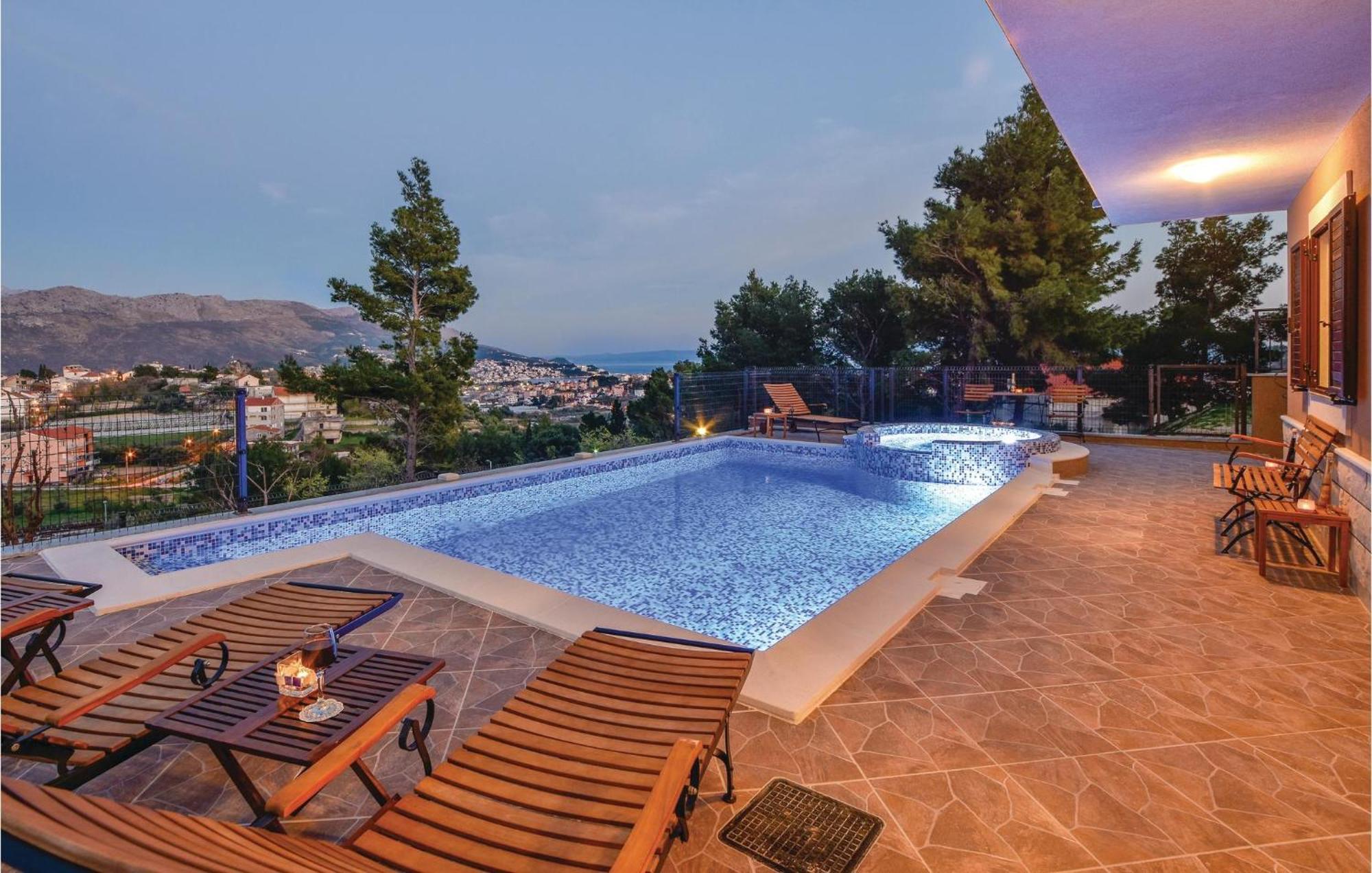 Lovely Home In Split With Jacuzzi Dış mekan fotoğraf