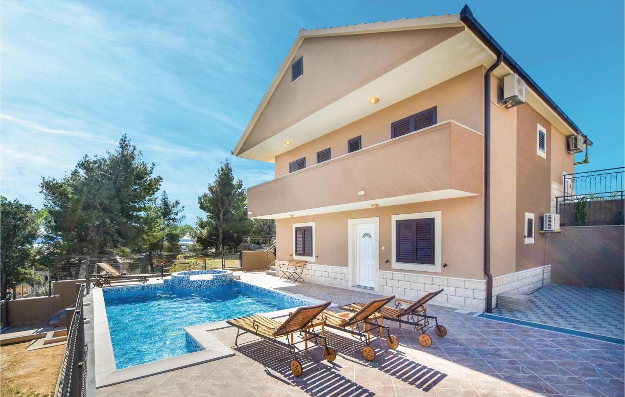 Lovely Home In Split With Jacuzzi Dış mekan fotoğraf
