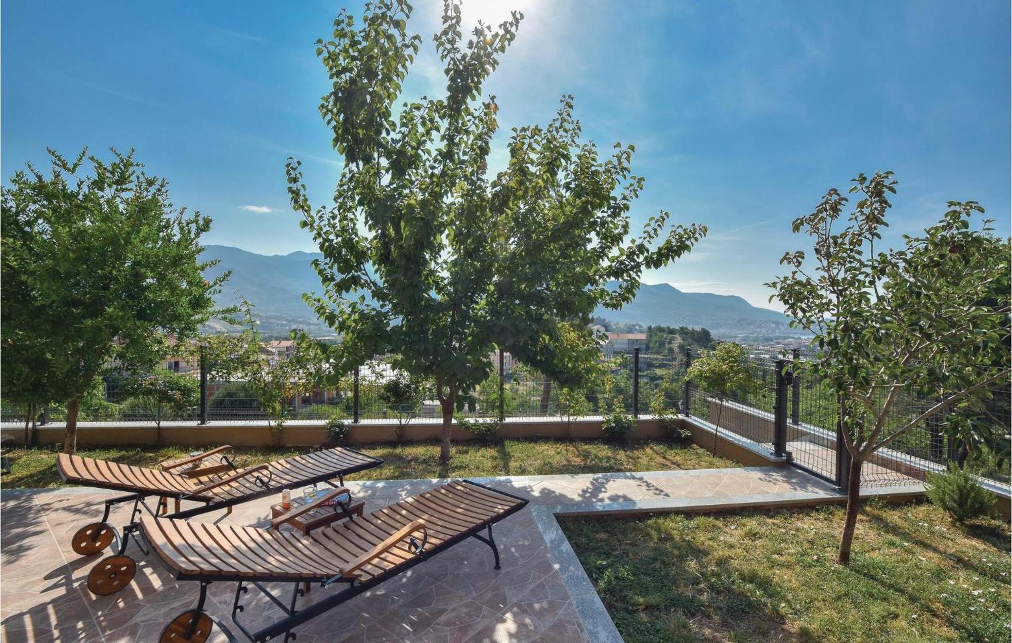 Lovely Home In Split With Jacuzzi Dış mekan fotoğraf