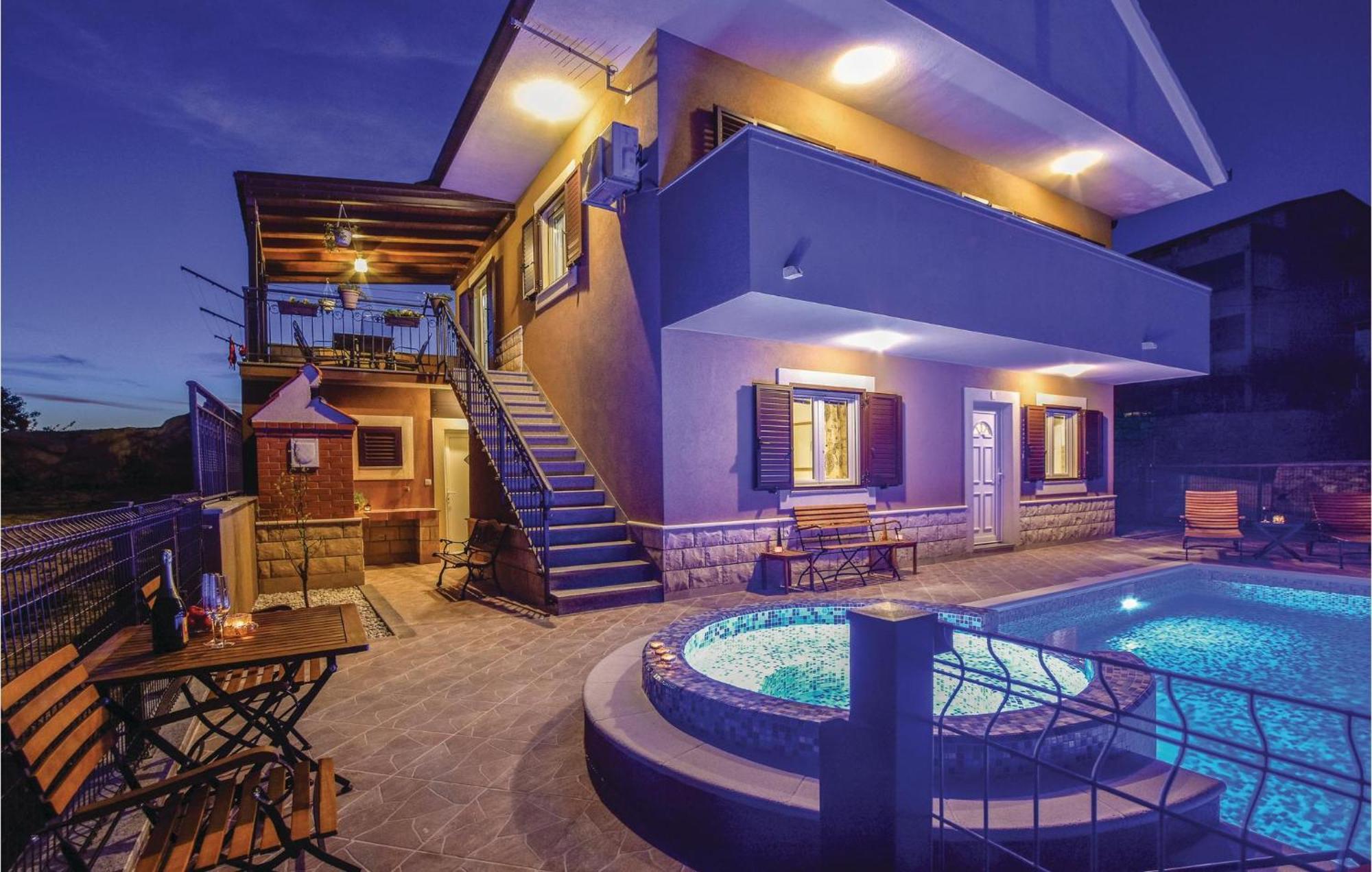 Lovely Home In Split With Jacuzzi Dış mekan fotoğraf