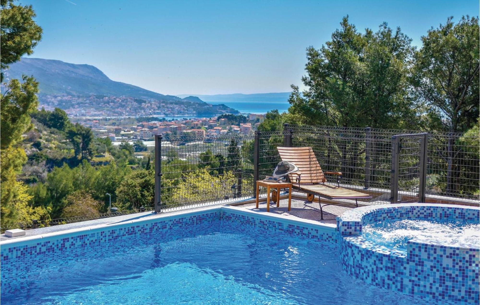 Lovely Home In Split With Jacuzzi Dış mekan fotoğraf