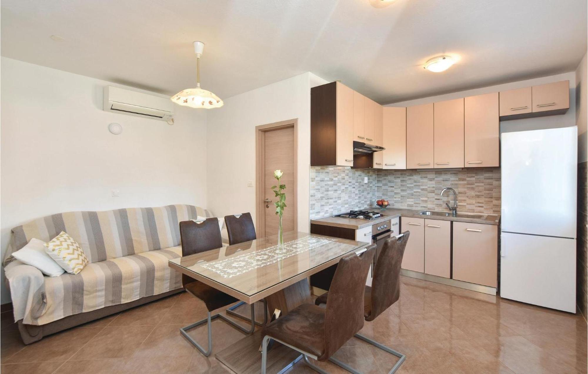 Lovely Home In Split With Jacuzzi Dış mekan fotoğraf