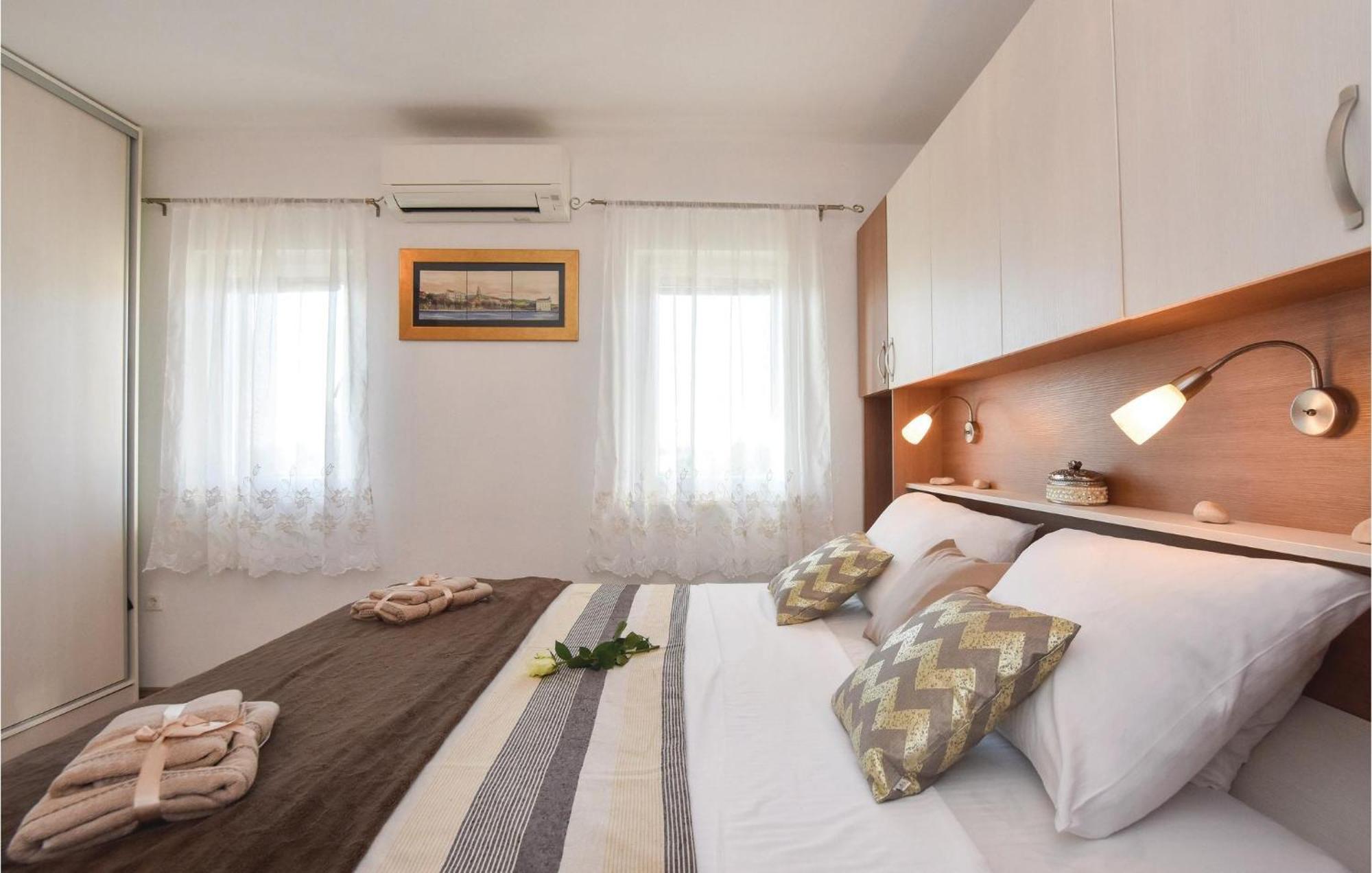 Lovely Home In Split With Jacuzzi Dış mekan fotoğraf